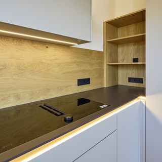 Holzregal