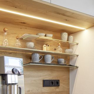 Holz in der Küche bringt Wärme