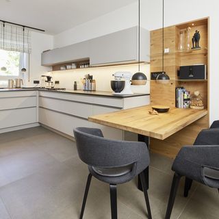 Küche mit Sitzplatz
