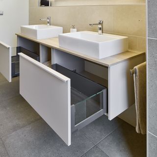 Schubkastenseiten aus Glas