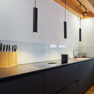 Edle schwarze Küche